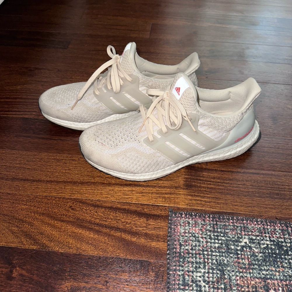 Adidas Ultraboost sneaker - Size 8.5